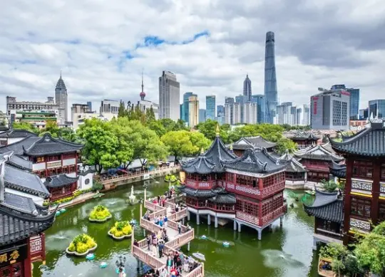 金桥啦啦宝都高达立像旁，金桥国际宁桥路车企白领周末单身脱单联