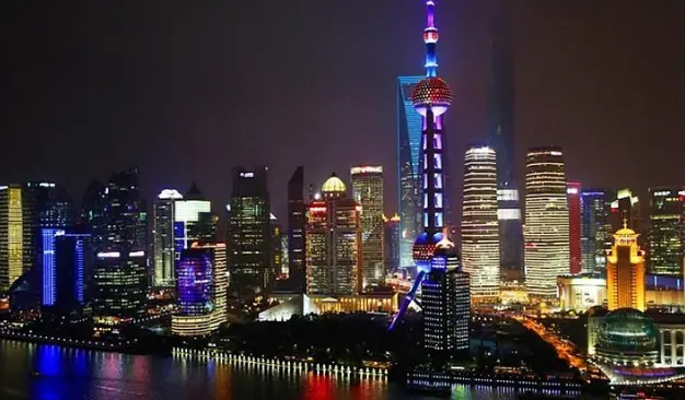 金桥啦啦宝都高达立像旁，金桥国际宁桥路车企白领周末单身脱单联